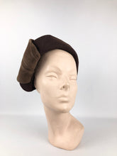 Load image into Gallery viewer, 1930s Close Fitting Two Tone Brown Felt Hat