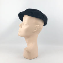 Load image into Gallery viewer, 1950s Black Felt Close Fitting Hat