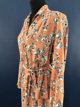 Load image into Gallery viewer, Original 1940s Peach Crepe Floral Dress with Grey and White Print - Bust 38 40 42 - Volup