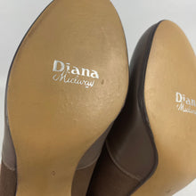 Load image into Gallery viewer, Original 1940's Deadstock in Box Taupe Suede and Leather Shoes by Diana - UK 4