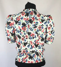 Load image into Gallery viewer, 1940s Reproduction Feed Sack Blouse - B34