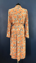 Load image into Gallery viewer, Original 1940s Peach Crepe Floral Dress with Grey and White Print - Bust 38 40 42 - Volup