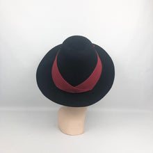 Load image into Gallery viewer, 1940s Inky Black Felt Hat with Red Trim