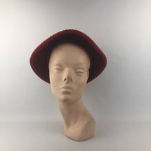 Load image into Gallery viewer, 1950s Vibrant Red Felt Hat with Pink Trim