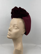 Load image into Gallery viewer, Original 1940s Raspberry Pink Felt Hat with Burgundy Velvet and Bow Trim