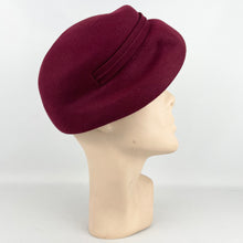 Load image into Gallery viewer, Original 1950's Stylish Burgundy Felt Hat by Jacoll - Beautiful Vintage Hat