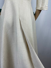 Load image into Gallery viewer, Original 1950s Natural Linen Dress with Kelly Green Trim and Soutache - Bust 36