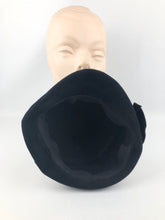Load image into Gallery viewer, 1950s Black Felt Close Fitting Hat