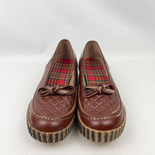 Load image into Gallery viewer, Original 1940's 1950's Chestnut Brown Leather Slip on Shoes with Bow Trim - UK 4 1/2 *