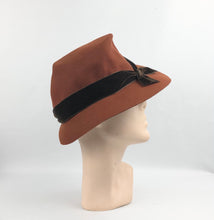 Load image into Gallery viewer, 1930s 1940s Chestnut Felt Fedora with Chocolate Brown Velvet Trim