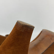 Load image into Gallery viewer, Original 1940s Chestnut Suede Shoes by Delta - Uk size 6