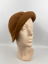 Load image into Gallery viewer, Original 1930’s Chestnut Felt Hat by Doveswing Webflex