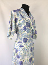 Load image into Gallery viewer, Wounded But Wearable 1950s St Michael Carnation Floral Print Robe - B36