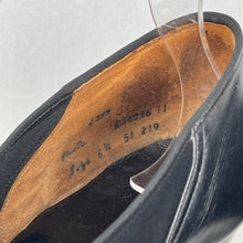 Load image into Gallery viewer, Original 1940's Black Leather and Suede Classic Court Shoes with Bow Trim in the Front - UK 6 6.5