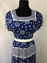 Load image into Gallery viewer, 1940s Blue and White Floppy Cotton Dress - Bust 38 39