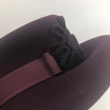 Load image into Gallery viewer, Original 1940s Burgundy Felt Hat with Soutache