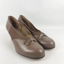 Load image into Gallery viewer, Original 1940's Deadstock in Box Taupe Suede and Leather Shoes by Diana - UK 4