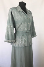 Load image into Gallery viewer, 1940s Volup Linda Leigh Sage Green and White Crepe Dress Suit - B42