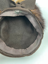 Load image into Gallery viewer, Original 1940’s Dark Brown Felt Hat with Neat Bow and Mink Fur Trim