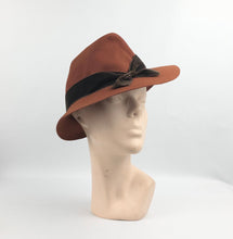 Load image into Gallery viewer, 1930s 1940s Chestnut Felt Fedora with Chocolate Brown Velvet Trim