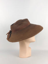 Load image into Gallery viewer, 1940s 1950s Chocolate Brown Straw Hat with Grosgrain Bow