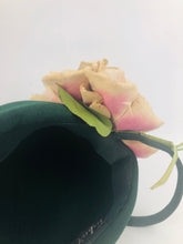 Load image into Gallery viewer, 1940s Forest Green Felt Hat with Flowers