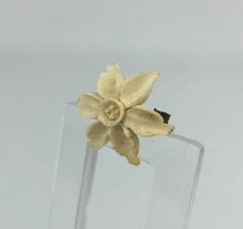 Load image into Gallery viewer, Vintage 1930s 1940s Carved Daffodil Brooch