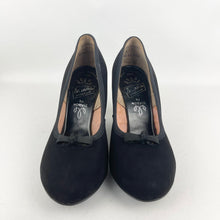 Load image into Gallery viewer, Original 1940's 1950's Black Suede Bow Fronted Court Shoes - UK 6.5