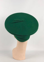 Load image into Gallery viewer, Original 1940s Kelly Green Felt Hat - Exceptionally Beautiful Piece