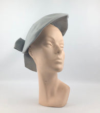 Load image into Gallery viewer, 1940s Dove Grey Felt Hat with Bow Trim