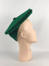 Load image into Gallery viewer, Original 1940s Kelly Green Felt Hat - Exceptionally Beautiful Piece