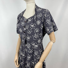Load image into Gallery viewer, Original Volup St Michael Classic 1950s Cotton Day Dress in Grey and White Floral Print - Bust 40 42