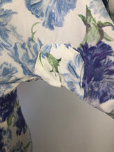 Load image into Gallery viewer, Wounded But Wearable 1950s St Michael Carnation Floral Print Robe - B36