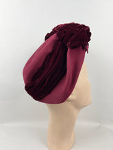 Load image into Gallery viewer, Original 1940s Raspberry Pink Felt Hat with Burgundy Velvet and Bow Trim