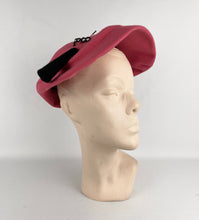 Load image into Gallery viewer, Charming Original 1950's Rosebud Pink Felt Hat with Black and Faux Pearl Trim *