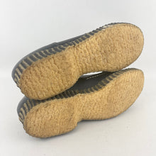 Load image into Gallery viewer, Original 1940's 1950's Slate Grey Leather Slip on Shoes with Bow Trim - UK 5 *
