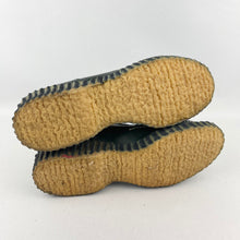 Load image into Gallery viewer, Original 1940's 1950's Forest Green Leather Slip on Shoes with Bow Trim - UK 5 *