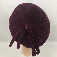 Load image into Gallery viewer, 1940s Burgundy Velvet Hat with Large Bow Trim
