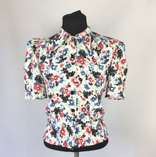 Load image into Gallery viewer, 1940s Reproduction Feed Sack Blouse - B34