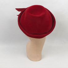 Load image into Gallery viewer, 1930s 1940s Cherry Red Felt Tyrolean Hat with Bow Trim