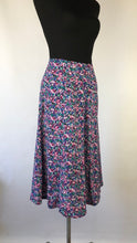 Load image into Gallery viewer, 1940s Floral Crepe Skirt - W27