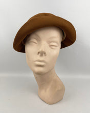 Load image into Gallery viewer, Original 1930’s Chestnut Felt Hat by Doveswing Webflex