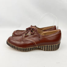 Load image into Gallery viewer, Original 1940's 1950's Chestnut Brown Leather Lace Up Shoes with Crepe Soles - UK 5 *