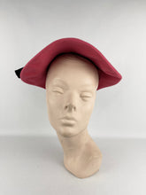 Load image into Gallery viewer, Charming Original 1950's Rosebud Pink Felt Hat with Black and Faux Pearl Trim *