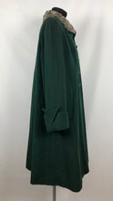 Load image into Gallery viewer, 1940s Green Wool Coat with Real Fur Collar Trim - Bust 38 48