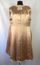 Load image into Gallery viewer, Original 1940s Thick Boucle Wool Coat in Cream - Bust 38