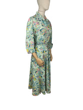 Load image into Gallery viewer, Fabulous Original 1940's 1950's Cotton Summer Dress with Pockets in Pretty Pastel Shades on Green - Bust 36 37 *