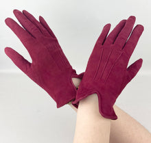 Load image into Gallery viewer, Original 1940's Burgundy Suede Set of Bag and Matching Gloves
