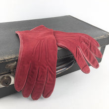 Load image into Gallery viewer, Original 1940s Burgundy Kid Leather Gloves