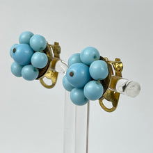 Load image into Gallery viewer, Vintage 1950's Turquoise Blue Glass Clip on Earrings